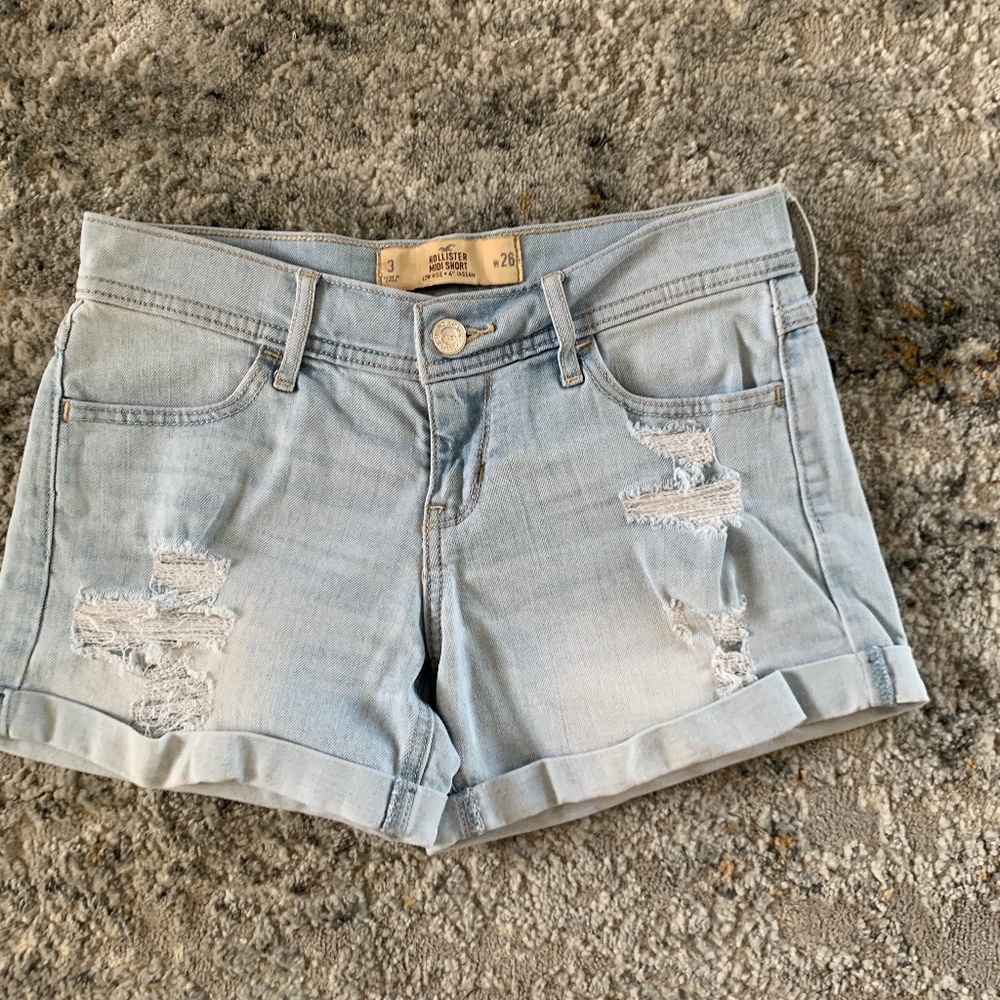 Hollister Denim Shorts // Size 3 // 26 // Midi Short